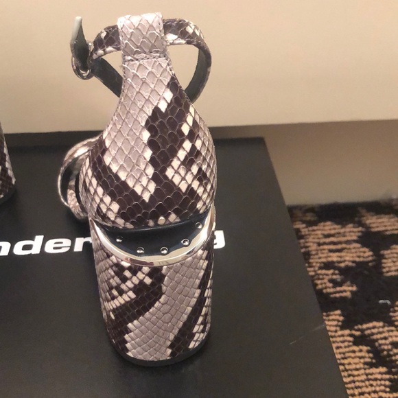 Alexander Wang Size 6 Snake Print Sandal. NEW - Picture 2 of 3